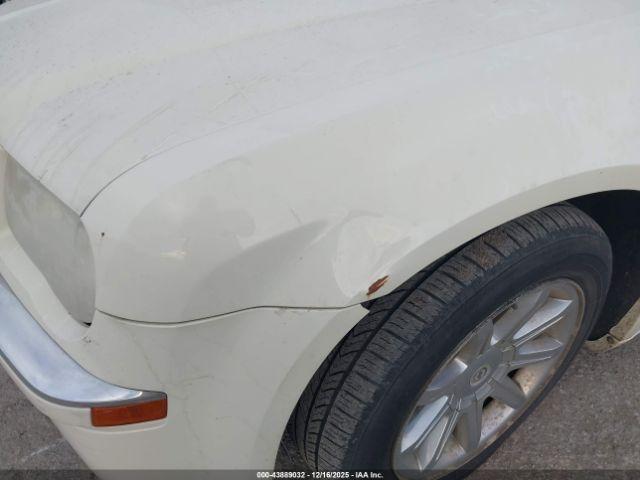 Chrysler 300c Image 10