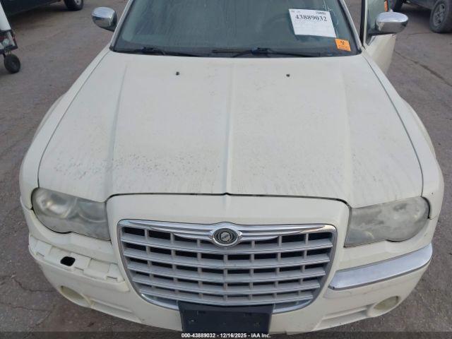 Chrysler 300c Image 6