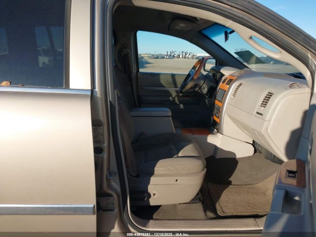 Chrysler Aspen Limited Image 4