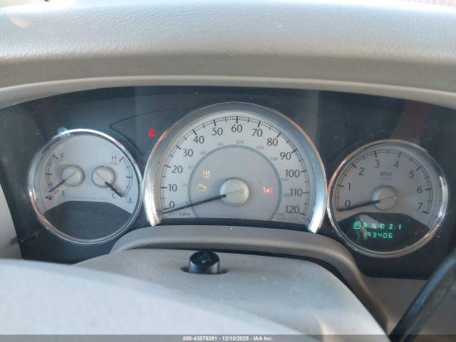 Chrysler Aspen Limited Image 8