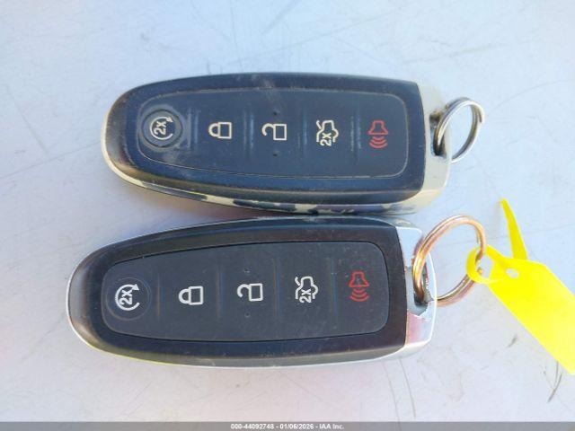 Ford Escape Titanium Image 9