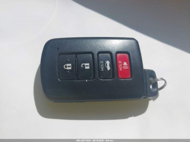 Toyota Camry Xle Image 11