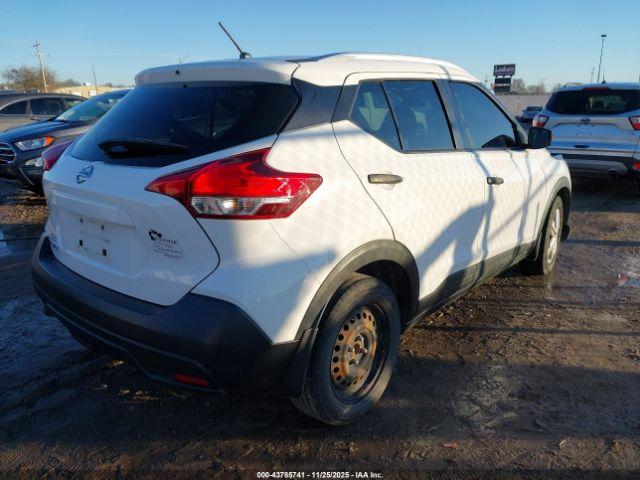 Nissan Kicks S Image 6