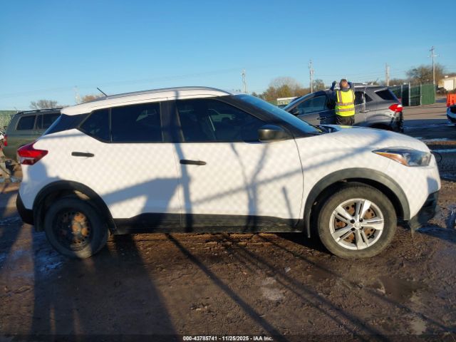 Nissan Kicks S Image 9