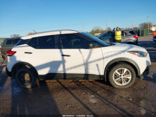 Nissan Kicks S Image 9