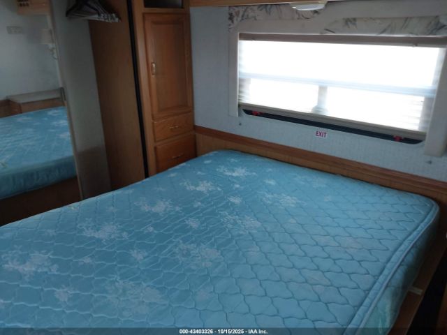 Ford F-530 Super Duty Image 6