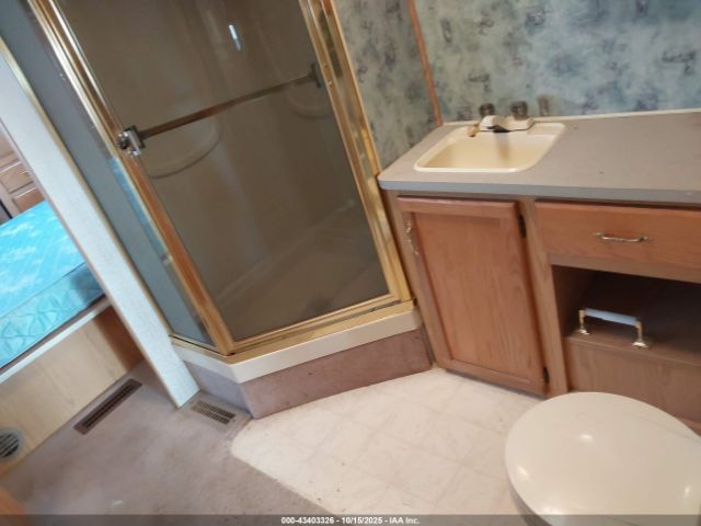 Ford F-530 Super Duty Image 3