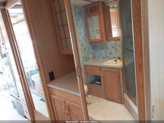 Ford F-530 Super Duty Image 5