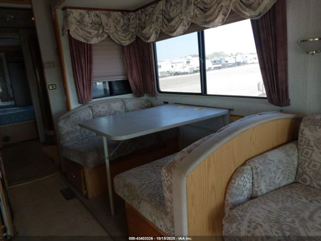 Ford F-530 Super Duty Image 13