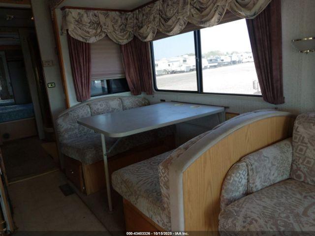 Ford F-530 Super Duty Image 13