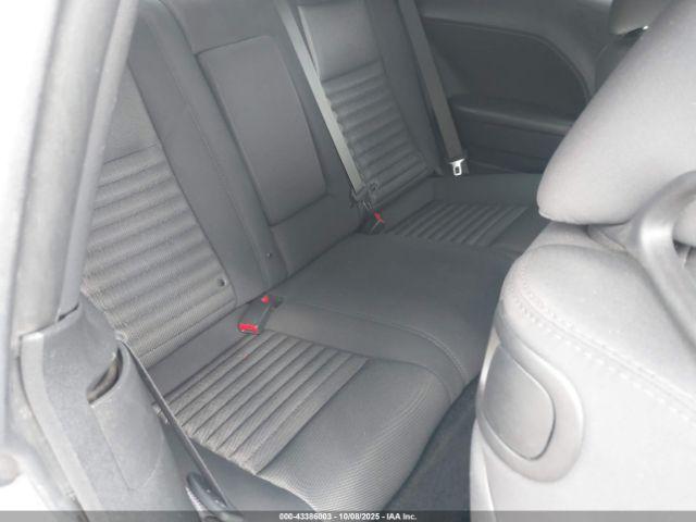 Dodge Challenger Sxt Image 8