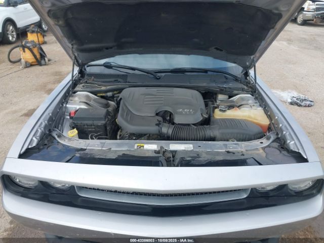 Dodge Challenger Sxt Image 16