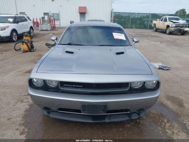 Dodge Challenger Sxt Image 10