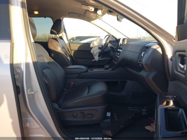 Nissan Pathfinder Sl 4wd Image 8