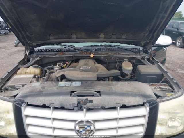 Cadillac Escalade Standard Image 7