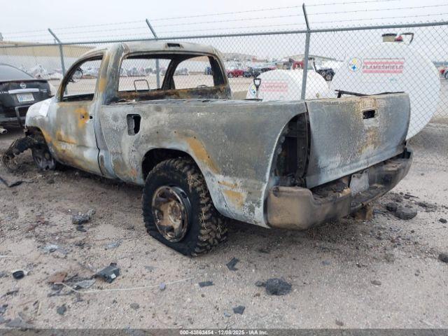 Toyota Tacoma Image 4