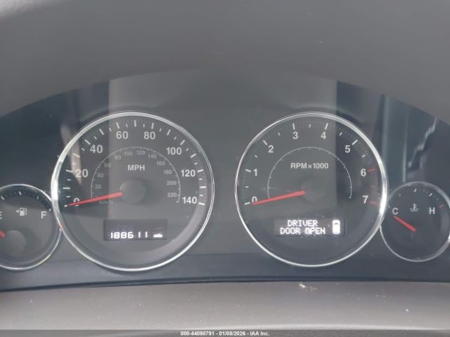 Jeep Grand Cherokee Laredo Image 2