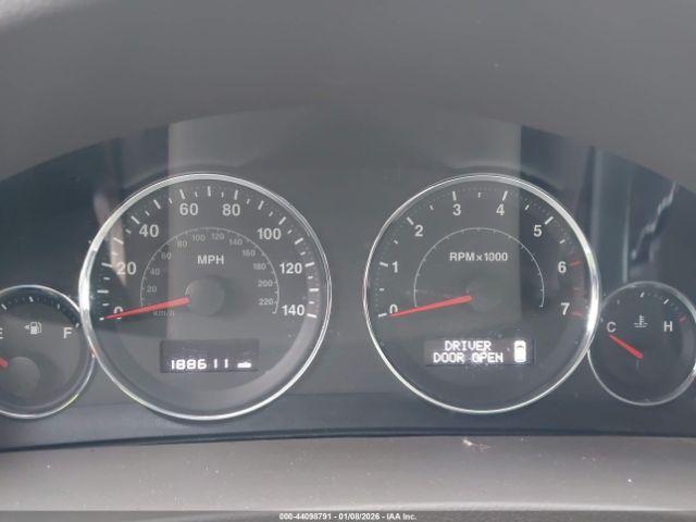 Jeep Grand Cherokee Laredo Image 2